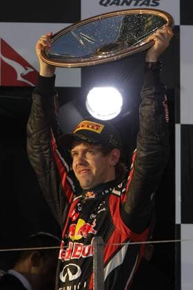 Sebastian Vettel (GER Red Bull Racing) - Sieger des GP von Australien 2011 Formel 1 Grand Prix Australien 2011 o0 Jubel, Freude Sieg, Sieger Pokal, Trophäe Objekte