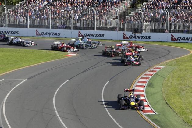Start: Sebastian Vettel (Red Bull Racing) geht sofort in Führung GP von Australien 2011 Formel 1