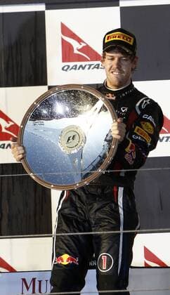 Motorsports: FIA Formula One World Championship 2011, Grand Prix of Australia, 01 Sebastian Vettel (GER, Red Bull Racing), xHOCHxZWEIx o0 Jubel Freude Sieg Objekte Pokal Trophäe Siegerehrung