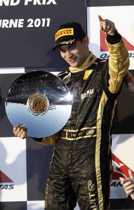 Motorsports: FIA Formula One World Championship 2011, Grand Prix of Australia, 10 Vitaly Petrov (RUS, Lotus Renault GP), xHOCHxZWEIx o0 Jubel Freude Siegerehrung Pokal Trophäe