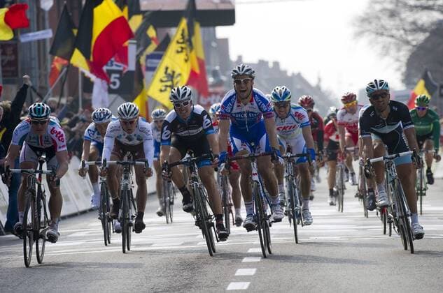 Gent - Wevelgem 2011; Tom Boonen (BEL Quick Step, Mitte), Sieger von Gent-Wevelgem vor Daniele Bennati (ITA Leopard - Trek, re.), Tyler Farrar (USA Garmin Cervelo, 3.v.li.) und Andre Greipel (GER Omega Pharma Lotto, li.) - xNicoxVereeckenxPHOTONEWSx  o0 Sprint Zielsprint Massensprint Zielankunft Sieg, Sieger