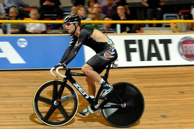 Cycling - World Track Championships - Apeldoorn; A battered Aaron Gate (NZL) in the madison after a heavy fall.  o0 Verletzung Sturz Wunde Sponsor, Werbepartner, Werbung, Wirtschaft Schriftzug Fiat
