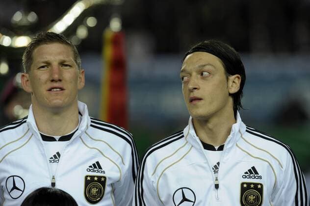 26.03.2011, Fussball EM-Qualifikation: Deutschland - Kasachstan, im Fritz-Walter-Stadion Kaiserslautern, v.li: Bastian Schweinsteiger (Deutschland) und Mesut Özil (Deutschland). o0 Euro