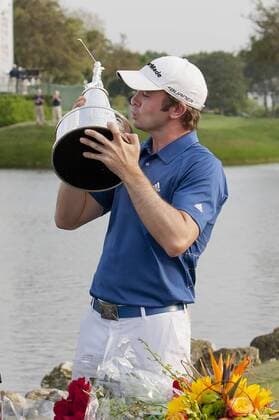 March 27, 2011: Martin Laird (SCO) kisses the winners trophy after winning the 2011 Arnold Palmer Invitational held at Arnold Palmers Bay Hill Club & Lodge in Orlando, FL - ZUMAcg2 o0 Jubel Freude Objekte Pokal Trophäe Siege Sieg Siegerehrung