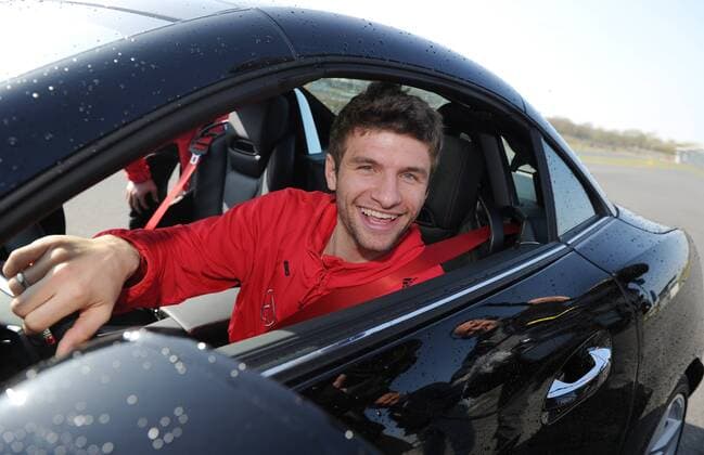 Thomas MUELLER (Deutschland) sitzt im Mercedes-Benz SLK 350 BlueEFFICIENCY und lacht. Fussball: Driving-Experience Fahrsicherheitstraining der deutschen Fussball Nationalmannschaft der Männer auf der Strecke des ADAC-Fahrsicherheitszentrum in Grevenbroich, 28.03.2011. Poolfoto.