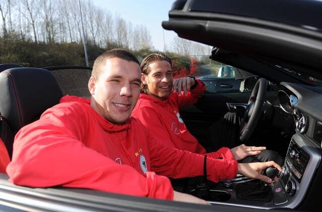 Lukas PODOLSKI (Deutschland) vorne und Torwart Tim WIESE (Deutschland) sitzen im Mercedes-Benz SLK 350 BlueEFFICIENCY. Fussball: Driving-Experience Fahrsicherheitstraining der deutschen Fussball Nationalmannschaft der Männer auf der Strecke des ADAC-Fahrsicherheitszentrum in Grevenbroich, 28.03.2011. Poolfoto.