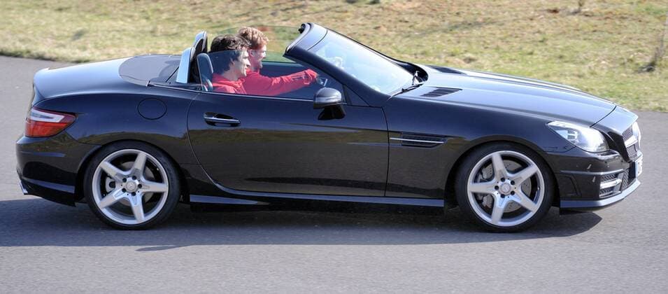 Die Nationalspieler Mats HUMMELS (l. DFB) und Andre SCHUERRLE (r. DFB) fahren in einem Mercedes-Benz SLK 350 BlueEFFICIENCY. Fussball: Driving-Experience Fahrsicherheitstraining der deutschen Fussball Nationalmannschaft der Männer auf der Strecke des ADAC-Fahrsicherheitszentrum in Grevenbroich, 28.03.2011. Poolfoto.