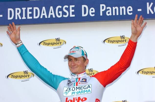 2011, KBC Driedaagse van De Panne - Koksijde, Etappe 1 Middelkerke - Zottegem: Omega Pharma-Lotto 2011, Etappensieger Andre Greipel (GER) jubelt  o0 Siegerehrung