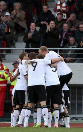 Fussball Länderspiel , U21, Deutschland (weiß) vs Italien (blau), Kassel --- Torjubel Deutschland o0 Jubel Freude
