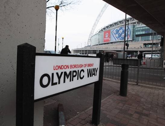 Olympic Way, Tube Station of the New Wembley Stadium in London EDITORIAL USE ONLY. No use with unauthorised audio, video, data, fixture lists, club league logos or live services. Online in-match use limited to 120 images, no video emulation. No use in betting, games or single club league player publications. o0 Objekte Schild Schriftzug Borough of Brent U Bahn U Bahn Öffentlicher Verkehr ÖPNV Infrastruktur