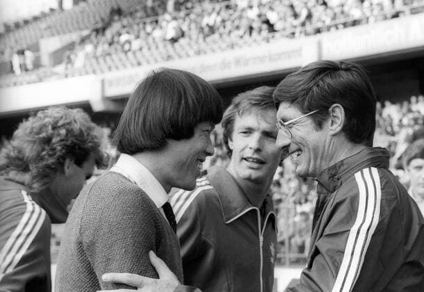 Trainer Lothar Buchmann (re.) mit Bum Kun Cha (li.) und Karl Heinz Charly Körbel (alle Eintracht Frankfurt) privat, Freude,