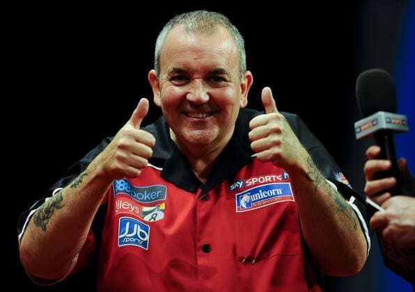 Night 8 of the Premier League Darts from the Cardiff CIA. thumbs up from Phil The Power Taylor after his victory xRoganxThomsonx  ActionPlus11155653 o0 Jubel, Freude