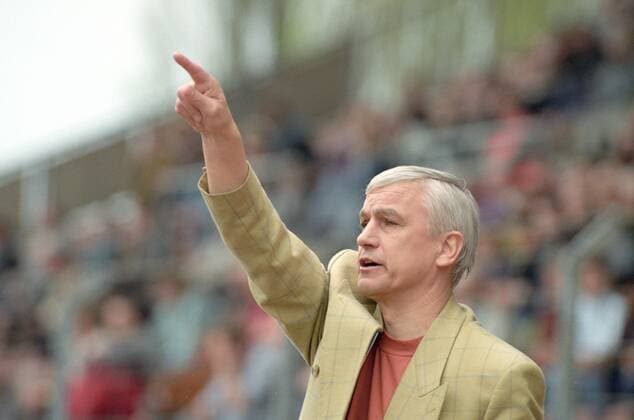 Fußball, Trainerhistorie, Blau-Weiß 90 Berlin 2. BL Nord Saison 1991 1992 Eintracht Braunschweig gegen Blau Weiß 90 Berlin 2:3 am 25.04.1992 im Eintrachtstadion. Dieter Fietz, Trainer von BW 90 Berlin.