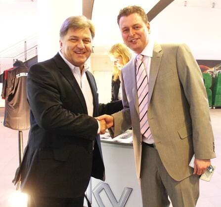Markus Hörwick (FC Bayern München, li.) und Ralph Fürther (Leiter Sportkommunikation Sky Deutschland) --- Vollversammlung der Bundesliga Pressesprecher bei Sky Sport in München Unterföhring o0 people Wirtschaft