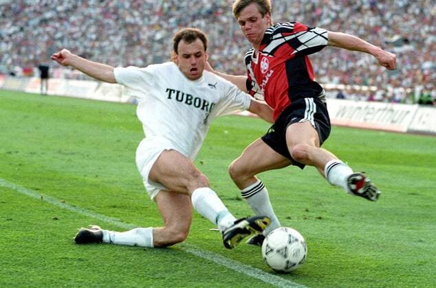 Fußball, DFB-Pokalfinale 1991 1992, Hannover 96 - Borussia Mönchengladbach DFB Pokal 1991 1992 Hannover 96 gegen Borussia Mönchengladbach 4:3 i.E. am 23.05.1992 im Berliner Olympiastadion. Uwe Jursch (Hannover, re.) gegen Martin Schneider (Gladbach) o0 Pokalspiel, Berlin