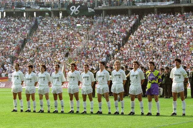 DFB Pokal 1991 1992 Borussia Mönchengladbach am 23.05.1992 im Berliner Olympiastadion. Mannschaftsbild Gladbach, v.li.: Holger Fach, Karlheinz Pflipsen, Thomas Kastenmaier, Christian Hochstätter, Martin Max, Martin Schneider, Thomas Huschbeck, Jörg Neun, Michael Klinkert, Torwart Uwe Kamps und Hans Jörg Criens o0 Berlin, Mannschaftsbild, Totale