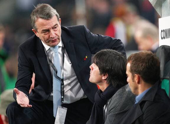 Dienstag 29.03.2011, Laenderspiel, Freundschaftsspiel in Mönchengladbach , Deutschland - Australien 1:2, DFB Generalsekretär Wolfgang Niersbach mit Bundestrainer Joachim Löw und Co Trainer Hans - Dieter Flick DeFodi018 o0 Hansi