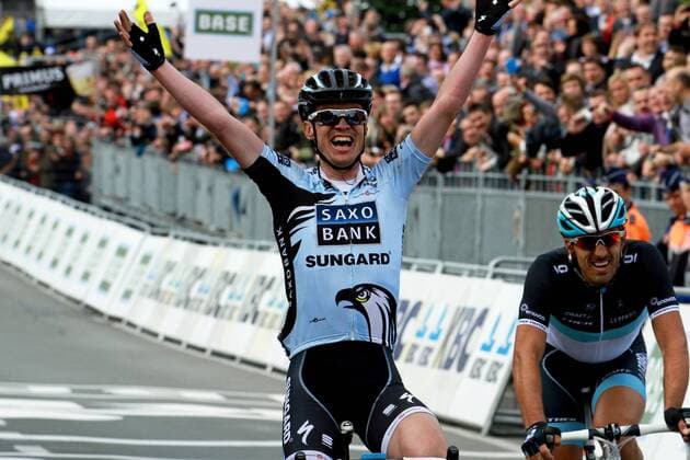 Zieleinlauf des Siegers der Flandern Rundfahrt - Nick Nuyens ( BEL Team Saxo Bank - Sungard ) - Event: Ronde van Vlaanderen - Flandernrundfahrt - Flandern Rundfahrt 2011 - Brügge nach Ninove - Location: Ostflandern - Belgien - Europa - Datum: 03.04.2011 - Contact o0 Jubel Freude Sieg
