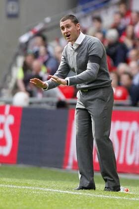 Fußball, Trainerhistorie Brentford FC von 1903 bis heute Football - Johnstone s Paint Trophy (Football League Trophy) Final - Brentford FC vs. Carlisle United: Brentford s Player Coach Nicky Forster at Wembley Stadium 