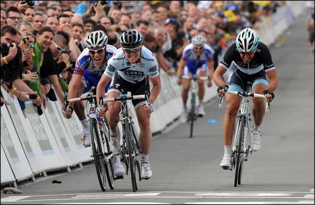 Ronde van Flanderen - 03 04 2011 Finish - Finale - v.l.n.r. - 2. Sylvain Chavanel ( FRA Quick Step ) - 1. Nick Nuyens ( BEL Team Saxo Bank - Sungard ) - 3. Fabian Cancellara ( SWI Leopard - Trek ) - SPRINT --- xPhotoNewsx 