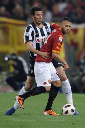 AS Rom (rot) - Juventus Turin (schwarz weiß Juve), Jeremy Menez (R), Fabio Grosso 
