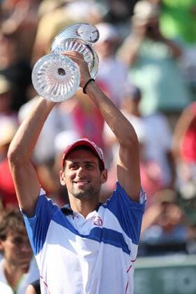 Novak Djokovic (SRB) holds the trophy after winning the men s Finals match of the 2011 Sony Ericsson Open - ZUMAy24 o0 Pokal Trophäe Objekte Sieg Jubel, Freude Siegerehrung