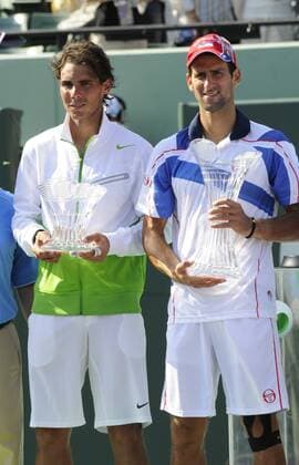 Winner NOVAK DJOKOVIC (SRB, R) and Rafael Nadal (ESP) in the Sony Ericsson Open - ZUMAsd3 o0 Siegerehrung Sieg Pokal Trophäe Objekte