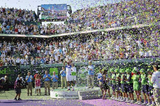 In the trophy ceremony for first place winner NOVAK DJOKOVIC (SRB) in the Sony Ericsson Open - ZUMAsd3 o0 Siegerehrung Sieg, Objekte Pokal Trophäe Objekte Jubel, Freude Konfetti