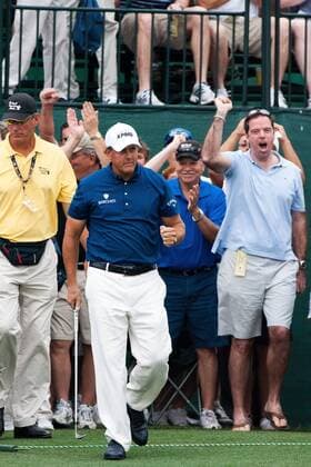 Humble, Texas, Phil Mickelson (USA) pumps his fist after Mickelson birdie in hole-1 to start the final round of the Shell Houston Open. - ZUMAq99 o0 Jubel, Freude
