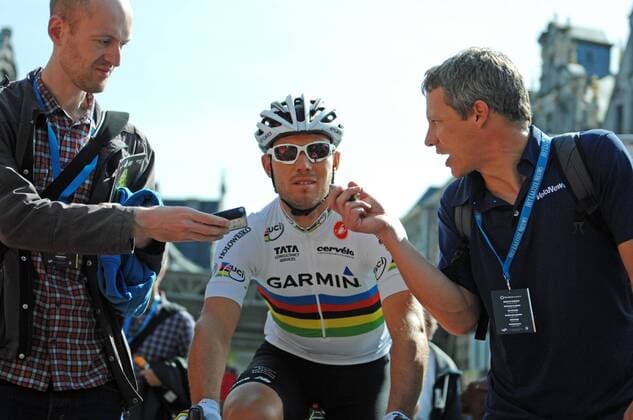 Thor Hushovd ( NOR Garmin - Cervelo ) ist als amtierender Weltmeister ein gefragter Interviewpartner - Event: 99. Grosser Scheldeprijs - Groote Scheldeprijs 2011 - Location: Antwerpen nach Schoten