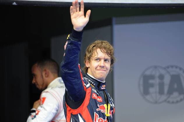 Sebastian VETTEL (GER),Red Bull Racing,Aktion,,Einzelbild,angeschnittenes Einzelmotiv,Halbfigur,halbe Figur,winkend,winken,winkt,Gestik,winner,Sieger.Qualifying. Formel 1:GP von Malaysia Sepang Circuit Kuala Lumpur,Saison2011,