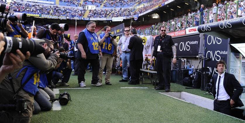 09-04-11 INTER MAILAND (blau) vs AC CHIEVO VERONA (beige): Trainer Leonardo (Inter, R) 