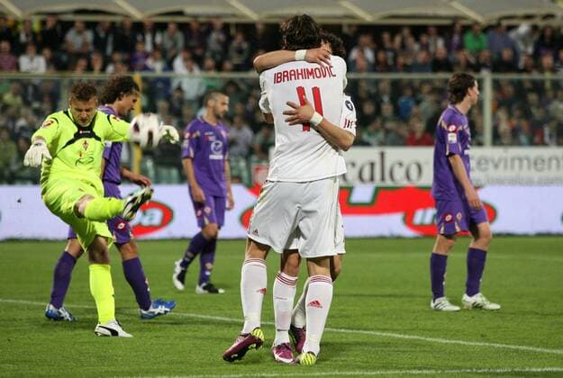 Alexandre PATO (R) jubelt mit ZLATAN IBRAHIMOVIC (beide Milan) vor dem enttäuschten Torwart ARTUR BORUC (FIORENTINA) - ACF Fiorentina (AC Florenz, violett) - AC Mailand (weiss) 1:2 - lucaxpagliaricci