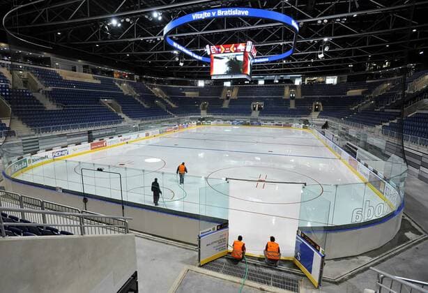 Ice hockey rink in Ondrej Nepela Arena in Bratislava, Slovakia on Apr. 10, 2011. Ondrej Nepela Arena will host ice hockey World Championship Slovakia 2011. (CTKxPhoto JanxKoller)  CTKPhoto201104100494601 o0 Austragungsort Halle Eishalle Eishockeyhalle