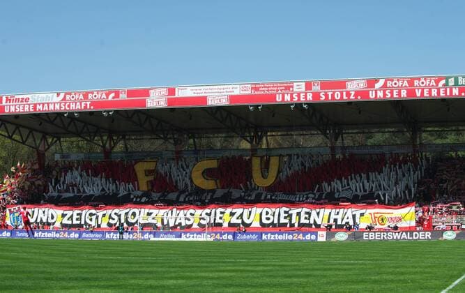 Fussball Berlin 10.04.2011 2. Bundesliga 1. FC Union Berlin - Fans im Stadion Alte Försterei
