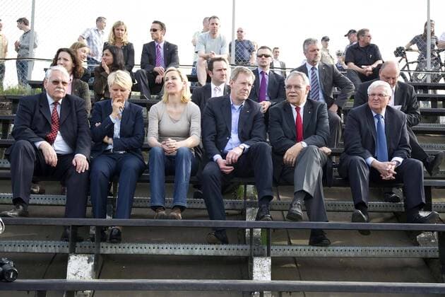 Walter Desch (Praesident Landessportbund Rheinland-Pfalz), Doris FITSCHEN (Teammangerin, GER), Bettina WULLFF, Ehefrau von Bundespräsident Christian WULFF (GER), Karl Peter BRUCH (Inneminister Rheinland Pfalz), Dr. Theo ZWANZIGER (DFB Präsident), v.li. auf der Tribuene, Besuch des Trainings der Frauen-Nationalmannschaft am 11.04.2011 in Bitburg, o0 Frauenfußball Partnerin, Frau, Ehefrau Funktionär totale Zuschauer