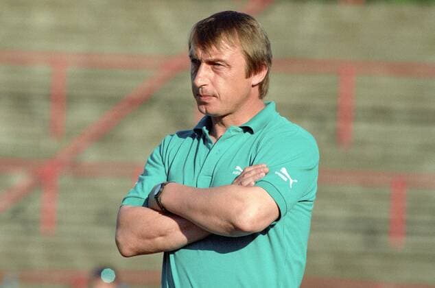 DDR Oberliga Saison 1989 1990 zwischen 1. FC Magdeburg und SG Dynamo Dresden 1:1 am 06.05.1990. Trainer Joachim Streich (Magdeburg). o0 Aufmacher