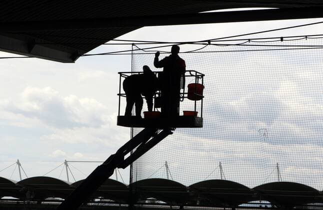 GRAZ,AUSTRIA,12.APR.11 - FUSSBALL - SK Sturm Graz, Installation: Sicherheitsnetz in der UPC Arena. Bild zeigt Arbeiter. Keyword: Kran.  o0 Stadionsicherheit Security Fangnetz