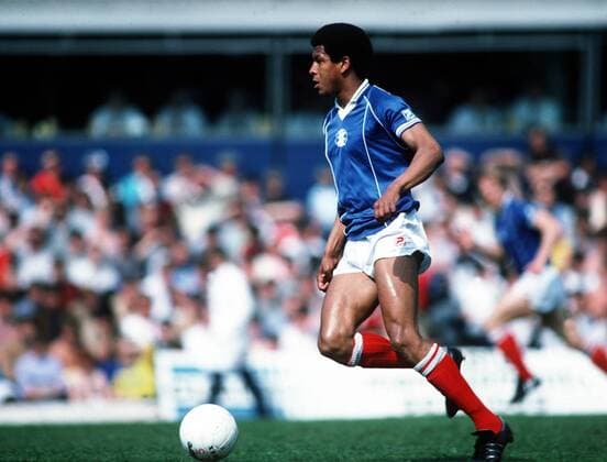 Großbritannien, Black History Month im Oktober - Sport Howard Gayle (Birmingham). Football 1984. 