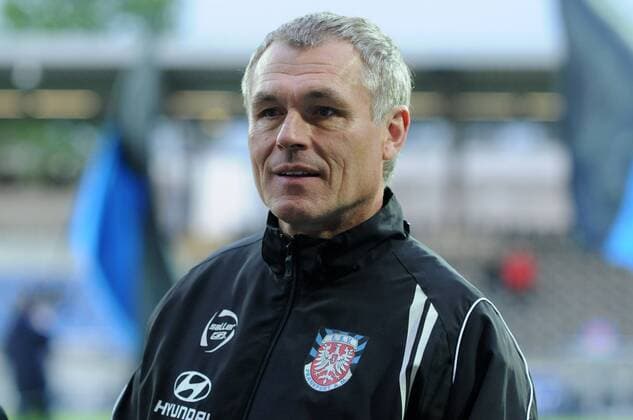Fußball, Trainerhistorie, FSV Frankfurt 15.05.2011, 2. Bundesliga, Saison 2010 2011, FSV Frankfurt (schwarz) vs TSV 1860 München (weiß) --- endlich entspannt Trainer Hans-Jürgen Boysen (FSV)