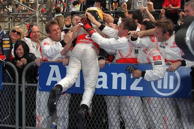 Motorsports: FIA Formula One World Championship 2011, Grand Prix of China, Lewis Hamilton (GBR, McLaren Mercedes) - Sieger des GP von Shanghai 2011, xHOCHxZWEIx o0 Jubel, Freude Sieg, Sieger