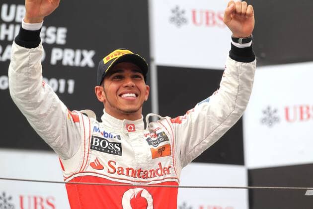 Motorsports: FIA Formula One World Championship 2011, Grand Prix of China, Lewis Hamilton (GBR, McLaren Mercedes) - Sieger des GP von Shanghai 2011, xHOCHxZWEIx o0 Jubel, Freude Sieg, Sieger Siegerehrung