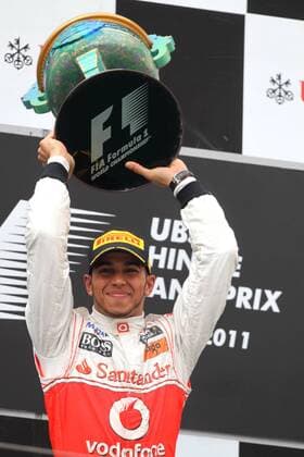 Motorsports: FIA Formula One World Championship 2011, Grand Prix of China, Lewis Hamilton (GBR, McLaren Mercedes) - Sieger des GP von Shanghai 2011, xHOCHxZWEIx o0 Jubel, Freude Sieg, Sieger Siegerehrung Pokal, Trophäe, Objekte