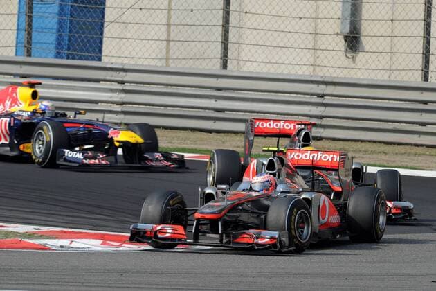 Formel 1: Grand Prix von China, 17.04.2011; JENSON BUTTON (GBR, C) - MCLAREN MERCEDES MP4-26 - SEBASTIAN VETTEL (GER,L) - RED BULL RENAULT RB7 - xGillesLeventx - 