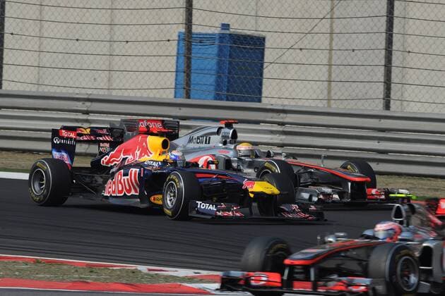 Formel 1: Grand Prix von China, 17.04.2011; JENSON BUTTON (GBR, front) - MCLAREN MERCEDES MP4-26 - SEBASTIAN VETTEL (GER, L) - RED BULL RENAULT RB7 - LEWIS HAMILTON (GBR) - MCLAREN MERCEDES MP4-26 - xGillesLeventx - 