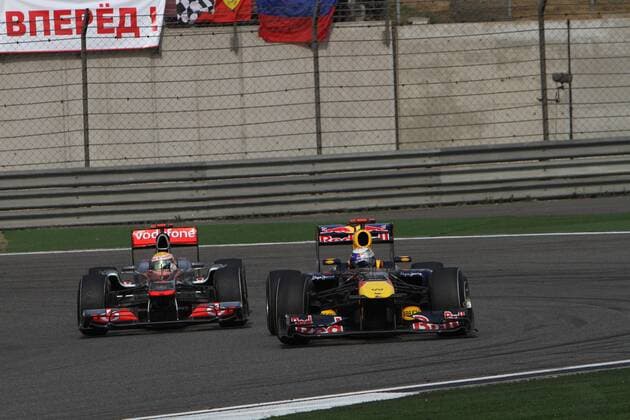 17.04.2011- Race, Sebastian Vettel (GER), Red Bull Racing, RB7 and Lewis Hamilton (GBR), McLaren Mercedes, MP4-26 Chinese Grand Prix, Shanghai, Round 3, 14-17 Aprile 2011 