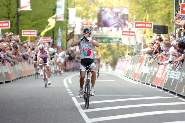 Philippe Gilbert ( BEL Omega Pharma - Lotto ) gewinnt das Amstel Gold Race 2011 vor Joaquin Rodriguez Oliver (ESP Katusha, li.) Amstel Gold Race 2011  o0 Ziel Jubel, Freude Sieg, Sieger