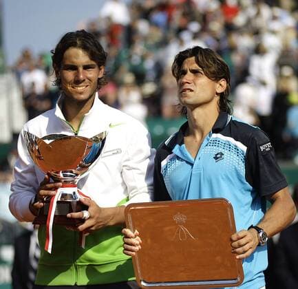 17.04.2011. Rafael Nadal (ESP, L) made history as he claimed his seventh successive Monte Carlo Masters title with a 6-4 7-5 victory over David Ferrer (ESP) at the Monte Carlo Country Club in Monaco. Tennis - ATP Tennis Herren Masters Series Tennis at the Monte Carlo Country Club 2011  o0 Siegerehrung Sieg, Pokal Trophäe Objekte