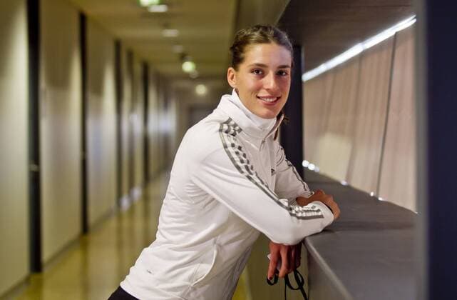 Andrea PETKOVIC, GER , Fotoshooting, Portrait, Kopf, Halbfigur, Gesicht, Aktion, Einzelbild beim Porsche Tennis Grand Prix, dem WTA Tennis Damen Damen Tennis Turnier in Stuttgart, Deutschland, am 18.04.2011