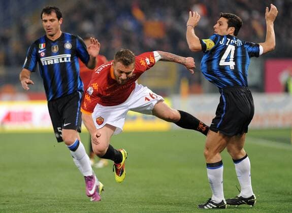 daniele de rossi (roma), javier zanetti (inter) roma 19-04-2011 tim cup roma inter foto massimo oliva insidefoto massimoxoliva